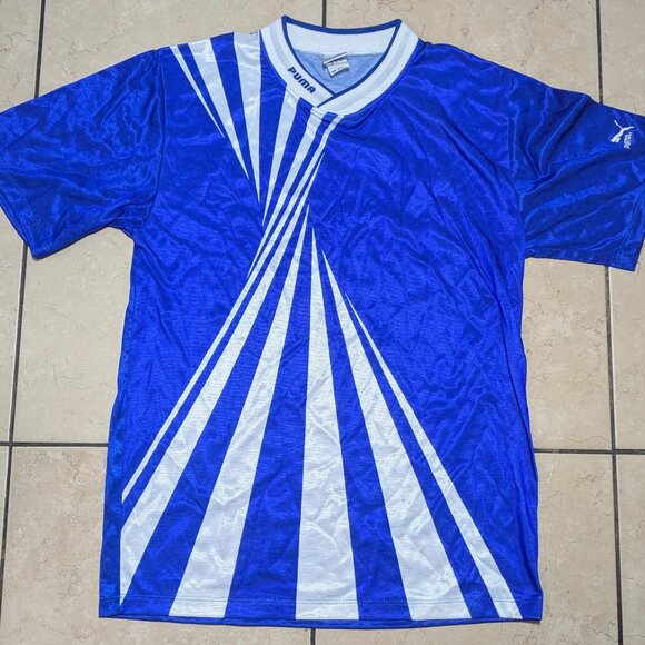 Vintage Puma Soccer Jersey Size Medium Pre-owned in great condition. - Picture 1 of 3